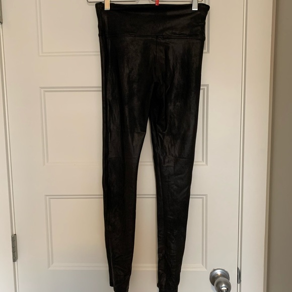 Spans Faux Leather Leggings - Picture 2 of 3